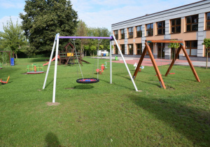 Ogród przedszkolny, widok na plac zabaw